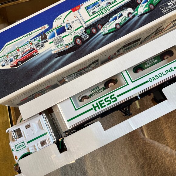 1997 Hess Toy Truck with Friction Racers – Lights & Ramp, NIB - Picture 13 of 16